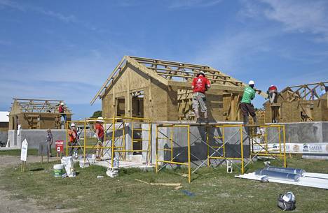 Haitissa on toteutettu myös monia onnistuneita talonrakennusprojekteja. Tässä nousi koteja Leoganeen marraskuussa 2012.