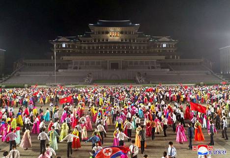 Pohjois-Korea julkaisi kuvaa kommunistipuolueen juhlallisuuksista lokakuussa. Maa ylpeilee koronatoimillaan, ja se on virallisesti säästynyt virukselta täysin.