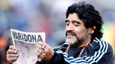 Diego Maradona on yksi kaikkien aikojen suurimpia jalkapalloikoneja. Kuva vuodelta 2010.