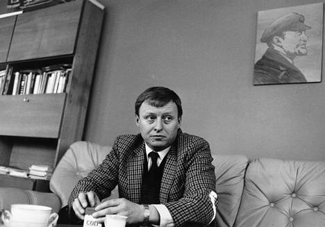 Leonid Laakso kuvattuna APN:n Lönnrotinkadun-toimistossa vuonna 1988.