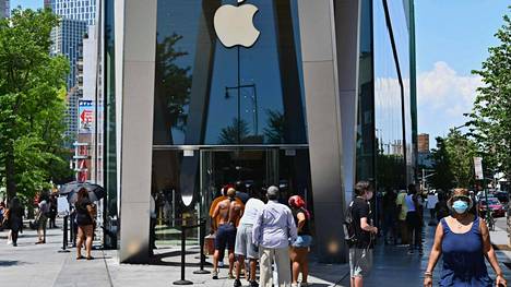 Applen iPhonen vilkas myynti on kasvattanut yhtiön liikevaihtoa reippaasti. 