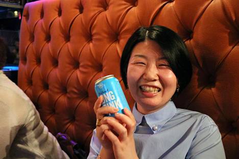 Japanilainen Akiko Kumamoto piti lonkerosta vaikka ei normaalisti juo alkoholijuomia.