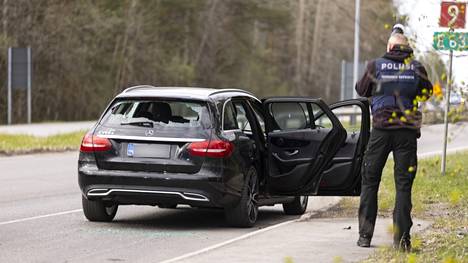 Poliisi pysäytti epäiltyjen auton Tampereentien alussa.