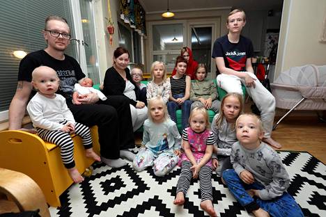 12-lapsinen Koiviston perhe nousi otsikoihin viime syksynä – tv-julkisuuden  seuraus yllätti äidin - Perhe - Ilta-Sanomat