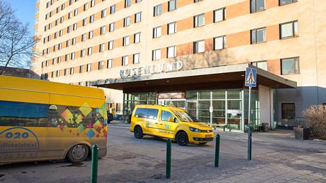 Kuvassa Tukholman Södermalmilla sijaitsevan Rosenlundin sairaalan sisäänkäynti.