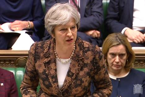 Pääministeri Theresa May puhui parlamentissa maanantaina.