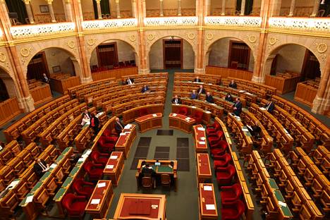 Keskustelu Suomen ja Ruotsin Nato-jäsenyys­prosesseista veti parlamenttiin vain noin yhden kymmenestä kansanedustajasta.