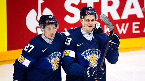 Oliver Kapanen ja Jesse Puljujärvi olivat pelipäällä.
