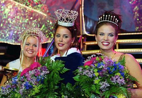 Miss Skandinavia 2000 -voittajakolmikko: Jenni Dahlman (kesk.), oikealla ensimmäinen perintöprinsessa Suvi Miinala ja vasemmalla toinen perintöprinsessa Elin Magnusdottir.