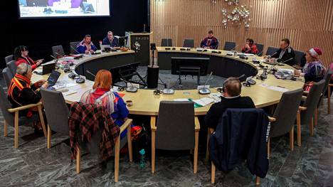Saamelaiskäräjien kokous saamelais­kulttuurikeskus Sajoksessa Inarissa 29. marraskuuta 2022. 