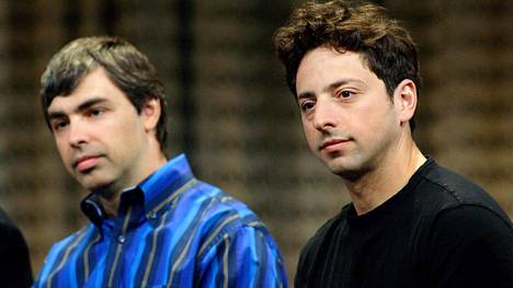 Larry Page (vasemmalla) kuvassa Sergei Brinin kanssa.
