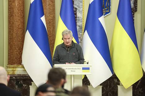 Presidentti Niinistö ei luvannut tankkeja Ukrainalle, mutta vihjasi koulutusroolista.