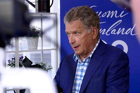Sauli Niinistö piti lehdistötilaisuuden Suomi Areenalla.