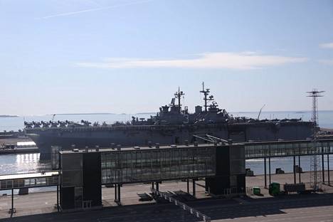 USS Kearsarge on tällä hetkellä Itämerellä liikkuvista sotalaivoista selvästi suurin. 