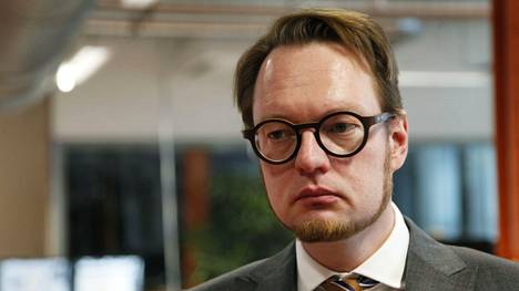 Aamulehden vastaava päätoimittaja Jussi Tuulensuu erosi maanantaina häirintäkohun jälkeen.