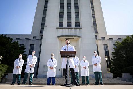 Presidentin lääkäri Sean Conley antoi päivityksen tilanteen Trumpin sairaalavierailun aikana 4. lokakuuta 2020.