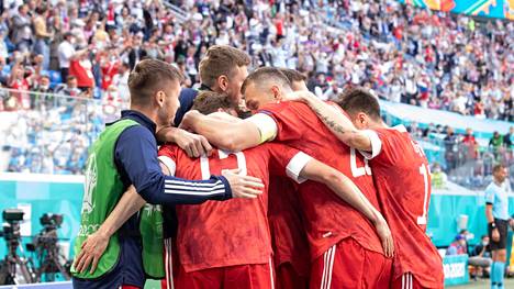Venäjä juhli maalia kotistadionillaan Pietarissa EM-kisoissa viime vuonna.
