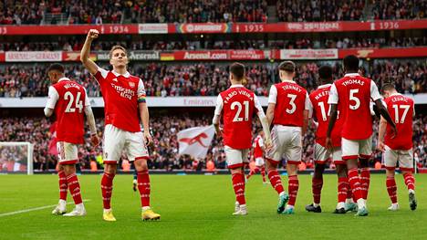 Arsenalilla riitti juhlittavaa Emiratesilla. 