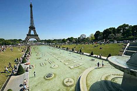 Eiffel-torni vietiin vihille.