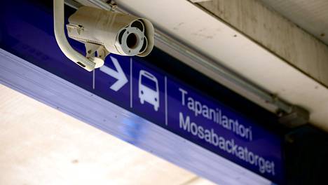 Rikos tapahtui Helsingin Tapanilan juna-aseman läheisyydessä maaliskuussa 2015.