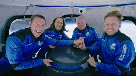 Star Trek -tähti William Shatner, Audrey Powers, Chris Boshuizen ja Glen de Vries lensivät yhdessä avaruuteen 13. lokakuuta 2021.