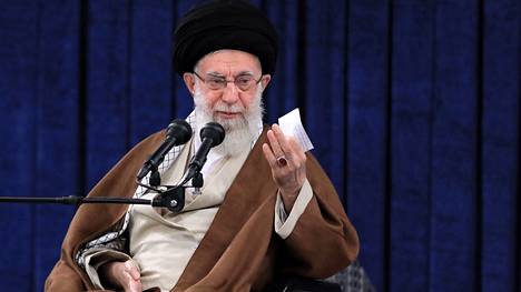 Iranin hengellinen johtaja Ali Khamenei Teheranissa 17. toukokuuta 2023. 