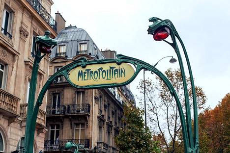 Ikoniset metrokyltit muistuttavat, että tässä todellakin ollaan taas Pariisissa!