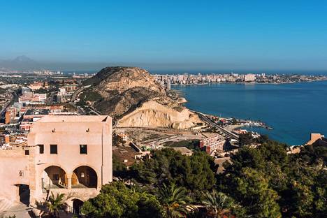 Costa Blanca on Alicanten maakunnassa sijaitseva yli 200 kilometriä pitkä rannikko.