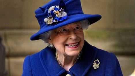Kuningatar Elisabetin piti tänään osallistua kaatuneiden muistopäivään, mutta hän jättää tilaisuuden väliin loukkaantumisen vuoksi.