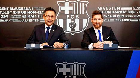 FC Barcelonan presidentti Josep Maria Bartoumeu ja tähtipelaaja Lionel Messi kertoivat sopimusuutisen.
