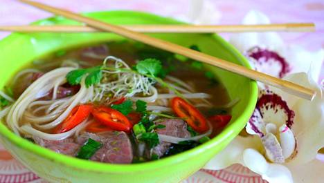 Uskomattoman maistuva keitto - vietnamilainen phokeitto onnistuu itse  tehden - Ajankohtaista - Ilta-Sanomat