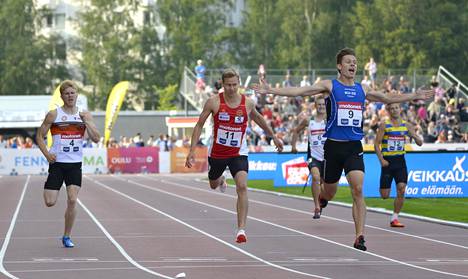 Lampinen (oik.) voitti Kalevan kisojen 400 metriä 2016, taustalla kisan kakkonen Oskari Mörö. Vasemmalla Christoffer Envall.