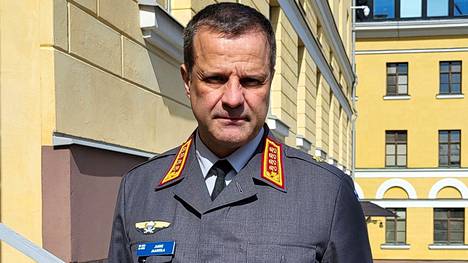 Puolustusvoimain komentaja Janne Jaakkola arvioi Venäjän hyökkäystä Harkovan alueella Ylen Ykkösaamussa lauantaina.