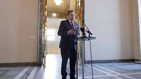 Puolustusministeri Antti Kaikkonen ei kertonut tarkemmin, minkälaisella kalustolla yhdysvaltalaiset olivat tänään valvontalennolla Suomen ilmatilassa. 