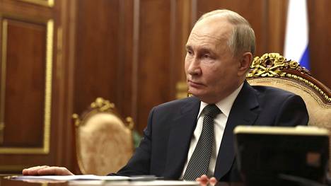 Venäjän presidentti Vladimir Putin tapasi keskiviikkona virkamiehiä.