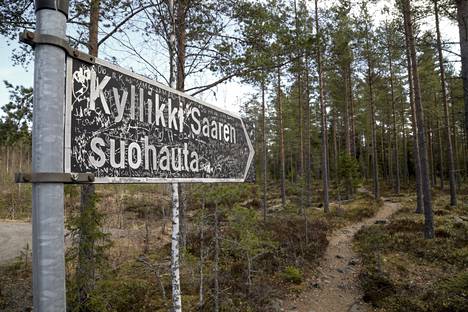 Suohauta sijaitsee muutaman kilometrin päässä Isojoen keskustasta.