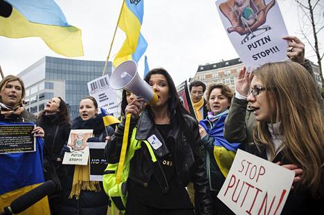 Ruslana osallistui Putinin vastaiseen mielenosoitukseen vuonna 2014, kun Venäjä miehitti Krimin niemimaan.