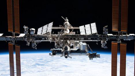 Kansainvälinen avaruusasema ISS  kuvattuna marraskuun alussa.