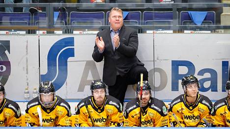 Päävalmentaja Pekka Virta yrittää viedä SaiPaa kohti pudotuspelejä.