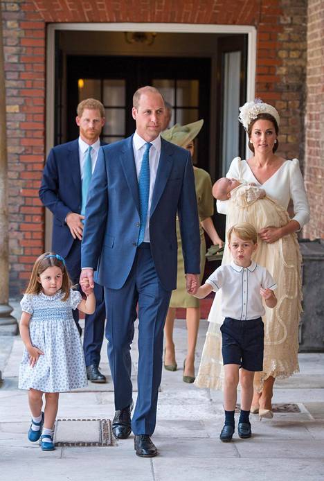 Koko perhe koossa. Prinssi Louisin ristiäisiä vietettiin viime kesänä.