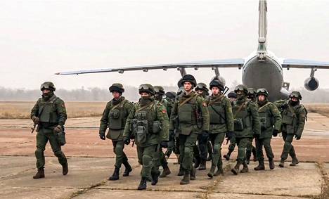 Venäjän tavoitteena on laajentaa Kollektiivisesta turvallisuusjärjestöstä todellinen korvaaja entiselle itäblokin sotilasliitolle eli Varsovan liitolle. Kuvassa on valkovenäläisiä sotilaita, jotka saapuivat Kazakstaniin 8. tammikuuta.
