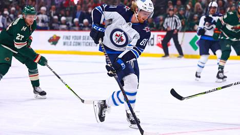 NHL-uransa ensimmäiset vuodet Patrik Laineen varjossa viettänyt Kyle Connor on nyt Winnipegin armoitettu maalipyssy.