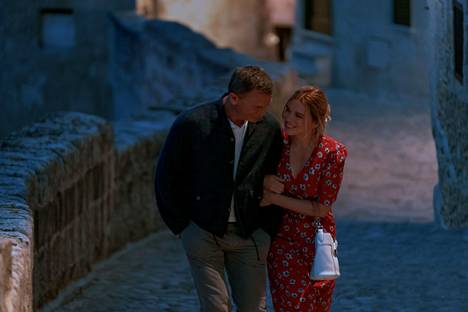 James Bondin (Daniel Craig) ja Madeleinen (Léa Seydoux) suhde on edennyt rakkaudeksi.