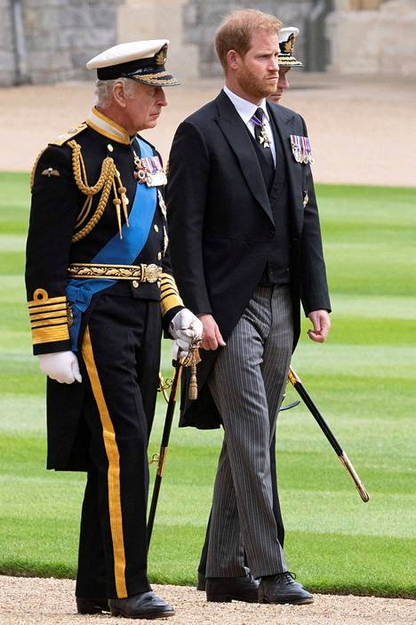 Kuningas Charlesin kerrotaan nähneen valtavia toivonpilkahduksia väleissään poikansa prinssi Harryn kanssa.