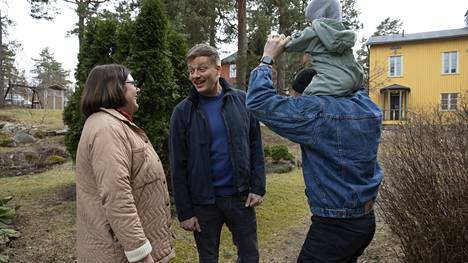Emmi Lehikoinen, Kaj Korkea-aho ja Niko Uusi-Simola ovat kohta yksivuotiaan Kaiuksen vanhemmat.