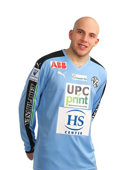 Juuso Kevari pelasi ammatikseen jalkapalloa vuosina 2012–17. Hän pelasi neljä ottelua Veikkausliigassa VPS:n maalinsuulla.
