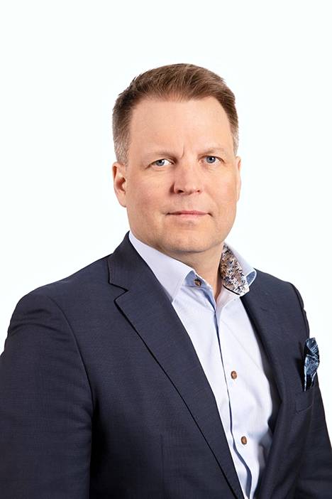 Caverion Suomi Oy:n toimitusjohtaja Ville Tamminen on kulkenut pitkän tien. Hän muistelee ruotsin reputtamisen yo-kirjoituksissa olleen pienellä paikkakunnalla epäonnistujan merkki.