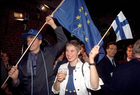 Suomalaiset ottivat 25 vuotta sitten kantaa EU-jäsenyyteen – 56,9  prosenttia äänesti ”Kyllä” - Kotimaa - Ilta-Sanomat