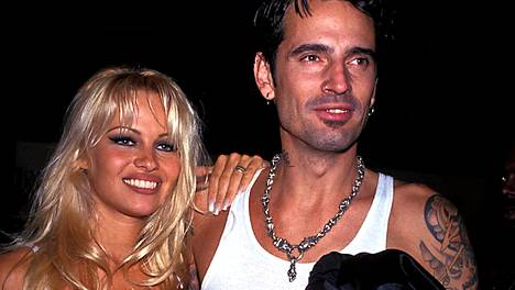 Playboy-malli Pamela Andersonin ja rokkari Tommy Leen seksivideo päätyi vääriin käsiin vuonna 1995. Nyt parin skandaalinkäryisestä suhteesta ja mystisesti julkisuuteen vuotaneesta seksivideosta tehdään tv-sarja.