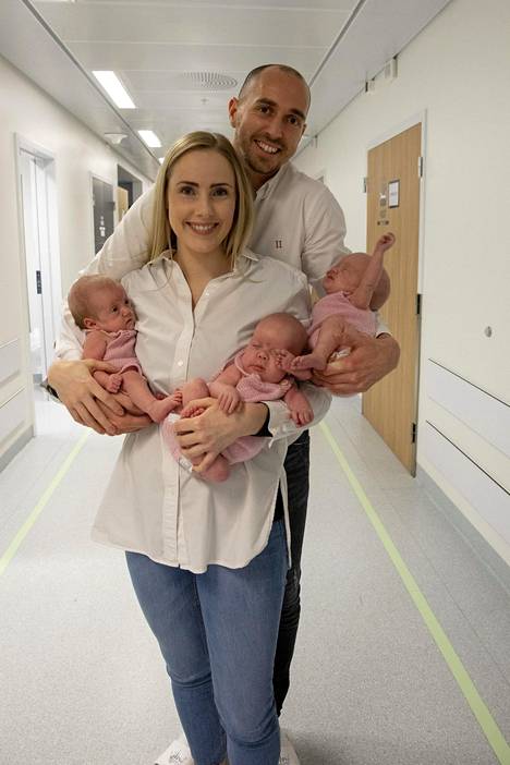 Sakari Mattilan perhe vietti 16 viikkoa sairaalassa kolmosten syntymän jälkeen.